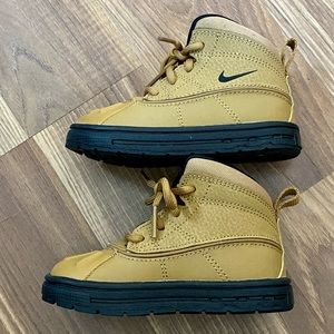 Nike Woodside 2 High Boots